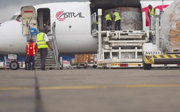 Từ thiên nga của bầu trời, 2 chiếc Boeing 787 Dreamliners vừa bị biến thành ngựa thồ và đây là lý do