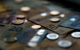 Đồng Euro đã 20 năm tuổi nhưng hàng tỷ USD tiền cũ vẫn trôi nổi tại Châu Âu