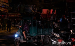 NÓNG: Đang cháy lớn kho vải chợ Ninh Hiệp, hàng trăm người dân hốt hoảng bỏ chạy