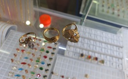 Mua 'vàng non' lấy vía Thần Tài, khách hàng tá hỏa phát hiện hàng 'dởm'