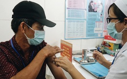 Cận cảnh những mũi tiêm vaccine Covid-19 của Việt Nam cho người dân Long An