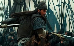 Thừa biết đối thủ kém hơn mình, Quan Vũ vẫn nói với Trương Phi "Võ nghệ của người này không hề thua kém chúng ta", người này là ai?
