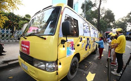 Nức lòng: "Bus khẩu trang" phát tự động 100.000 khẩu trang miễn phí cho người dân lao động