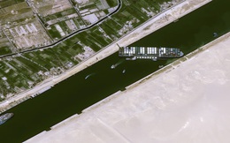 Đại khủng hoảng kênh đào Suez: Số tàu chờ đợi tại 2 đầu kênh đã lên tới 238 chiếc, ít nhất 10 ngày nữa mới có thể 'giải cứu' Ever Given