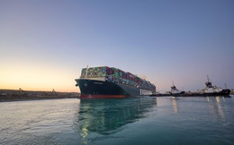 (Video) Tàu EverGiven chính thức được giải phóng khỏi kênh đào Suez, có thể thông quan ngay trong tối 29/3