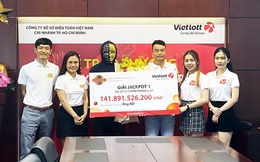 Nhân viên văn phòng ở TP.HCM trở thành tỷ phú nhờ tấm vé Vietlott mua online
