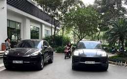 Hai xe sang Porsche cùng biển số "chạm mặt nhau" tại đô thị cao cấp ở Hà Nội