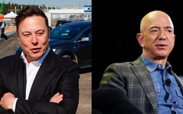 Elon Musk chế nhạo Jeff Bezos: “Mãi không dựng lên được”