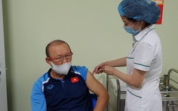 Hình ảnh đầu tiên HLV Park Hang Seo sau khi tiêm vắc xin COVID-19