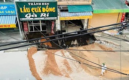 Cận cảnh "hố tử thần" sâu 5 mét, rộng hơn 10 mét ở Hà Nội