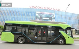 Xe buýt điện VinBus chính thức lăn bánh: Người dân hào hứng đi thử