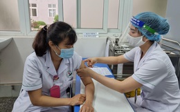 Quy trình tiêm vắc-xin ngừa COVID-19 ở Việt Nam khác biệt so với thế giới