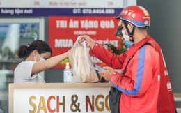 Cận cảnh quán ăn, cà phê đồng loạt treo biển “chỉ bán hàng mang về”