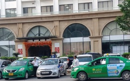 Lao đao vì COVID-19, tài xế taxi phải bán xe trả nợ, làm shipper, trông trẻ