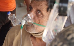 Bác sĩ làm việc 45 năm trong bệnh viện ở Ấn Độ: Chúng tôi đau quá, không muốn sống nữa