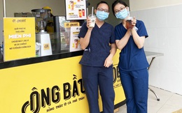 Cà phê Ông Bầu mang cả quầy nước đến các bệnh viện tuyến đầu nhằm tiếp thêm năng lượng cho y bác sỹ chống dịch