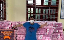 Không quản nắng nóng, người đàn ông Bắc Giang tiếp tế 10.000 gói băng vệ sinh cho chị em trong khu cách ly