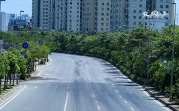 Nhiệt độ mặt đường có nơi hơn 50 độ C, phố phường Hà Nội vắng hoe