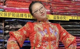 Chuyện nghề làm mẫu cho người chết ở Trung Quốc: Thử đồ trực tiếp cho khách xem, bật nhạc theo yêu cầu trong lễ tang
