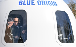 Chuyến bay 11 phút vào không gian của Jeff Bezos: Được thực hiện hoàn toàn tự động, đi lên bằng tên lửa, đáp xuống mặt đất bằng... dù