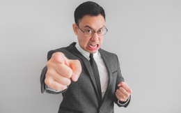 Mẹo quan sát ở nơi làm việc: Sếp càng mê tín thì càng dễ bị dắt mũi, công ty lắm drama