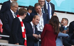 Vắng bóng Công nương Kate, nàng dâu hoàng gia "mặc đẹp nhất thế giới" chiếm trọn spotlight tại trận bán kết EURO 2020
