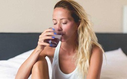 Không uống nước trước khi đi ngủ làm tăng nhiều nguy cơ sức khỏe: Ly nước cuối cùng trong ngày nên uống thế nào cho đúng?