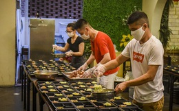 Chủ quán thịt dê HN biến cửa hàng thành bếp ăn 0 đồng, mỗi ngày phục vụ hàng trăm suất cơm miễn phí