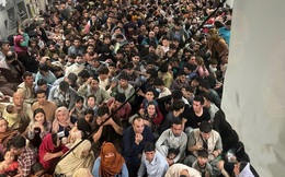 Bức ảnh gây sốc: Hơn 600 người Afghanistan nhồi nhét kín đặc trong khoang máy bay Mỹ để tháo chạy khỏi đất nước