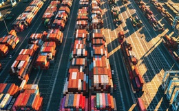 Báo Anh: Container mới giờ 'hiếm như vàng', hãng vận tải thậm chí có tiền cũng chưa chắc tiếp cận được!