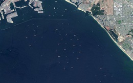 Tắc nghẽn khắp nơi, tàu xếp hàng la liệt chờ được vào cảng lớn nhất kết nối Mỹ - châu Á