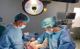 Thực hư chuyện bác sĩ rút ống thở của mẹ để cứu sản phụ sắp sinh
