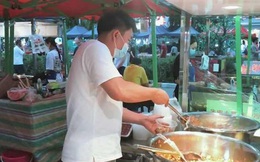 Thạc sĩ mở quán bán chân gà nướng, có gì đáng tranh cãi?