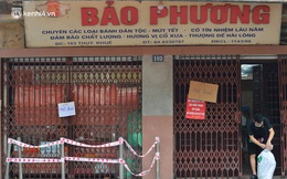 Sau khi người dân xếp hàng mua bánh Trung thu đông nghịt ở phố Thuỵ Khuê, một loạt cửa hàng đã phải tạm dừng hoạt động