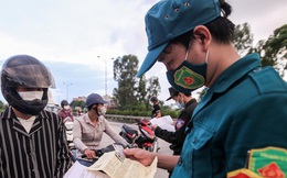 CLIP: Người dân các tỉnh ùn ùn đổ về Thủ đô sau khi Hà Nội nới lỏng giãn cách xã hội