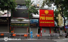 Ảnh: Phong toả 5 tiệm vàng trên phố Trần Nhân Tông sau ca dương tính SARS-CoV-2