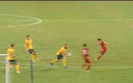 Vì sao tuyển Việt Nam không được hưởng penalty dù cầu thủ Australia để bóng chạm tay?