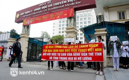 Những y bác sĩ Hà Nội bị nợ lương 8 tháng phải đi bán rau, vay nợ ngân hàng: Chúng tôi cảm thấy bị bỏ rơi ngay tại "ngôi nhà" của mình!