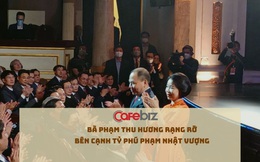 1 HÀNH ĐỘNG vô cùng tinh tế tỷ phú Phạm Nhật Vượng đã làm cho vợ trong buổi tiệc của VinFuture