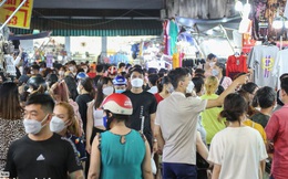 Chợ thời trang lớn nhất TP.HCM chật kín người mua sắm Tết, an ninh siết chặt ngăn chặn khách bị móc túi