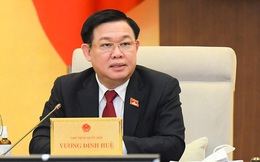 Chủ tịch Quốc hội Vương Đình Huệ cảnh báo tình trạng sốt đất, chứng khoán tăng nóng khi thảo luận về gói kích thích kinh tế