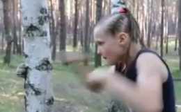 Clip: "Cô bé mạnh nhất thế giới" 8 tuổi lập kỷ lục võ thuật, 12 tuổi tay không đấm nát thân cây