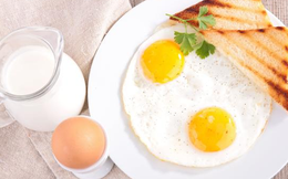 Viện sĩ khoa gan mật cảnh báo 4 món ăn sáng ĐỘC hơn cả nhịn đói, là "sát thủ" gây ung thư: Bỏ ngay kẻo hối không kịp, đặc biệt là món ăn với trứng này