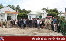 Tiếp nhận 78 công dân từ Campuchia về nước, phát hiện 1 đối tượng bị truy nã quốc tế