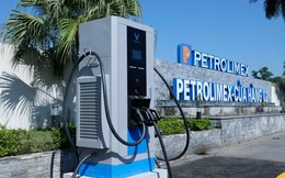 Vinfast và Petrolimex chính thức khai trương dịch vụ sạc xe điện tại 10 cửa hàng xăng dầu đầu tiên