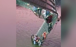 Ấn Độ: Sập cầu treo có 500 người bên trên, 91 người thiệt mạng