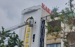 Cháy quán karaoke ở Đà Nẵng, cảnh sát đục tường dập lửa