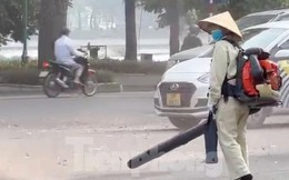Chuyện lạ ở Hà Nội: Nhân viên vệ sinh ''thổi'' bụi, rác mù trời
