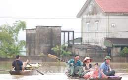 Nước lũ rút chậm, hàng nghìn hộ dân vùng hạ du ở Nghệ An vẫn bị cô lập
