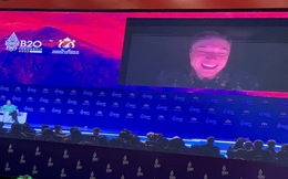 Ông Musk mặt đỏ rực trong bóng tối nói về người ngoài hành tinh tại G20